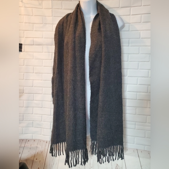 Gray Wool-like scarf - Picture 1 of 5